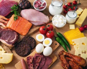 Keto diet for beginners with salmon eggs chicken cheese and vegetables